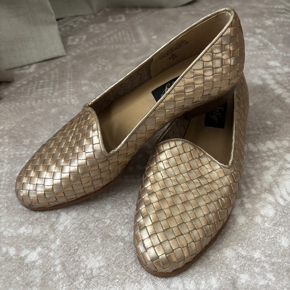 SELLY Dianna Gold Metallic Woven Leather Loafers with a 1in heel Size 7